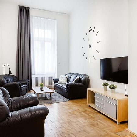Elegant Apartment In Super Central Location Budapest Eksteriør billede