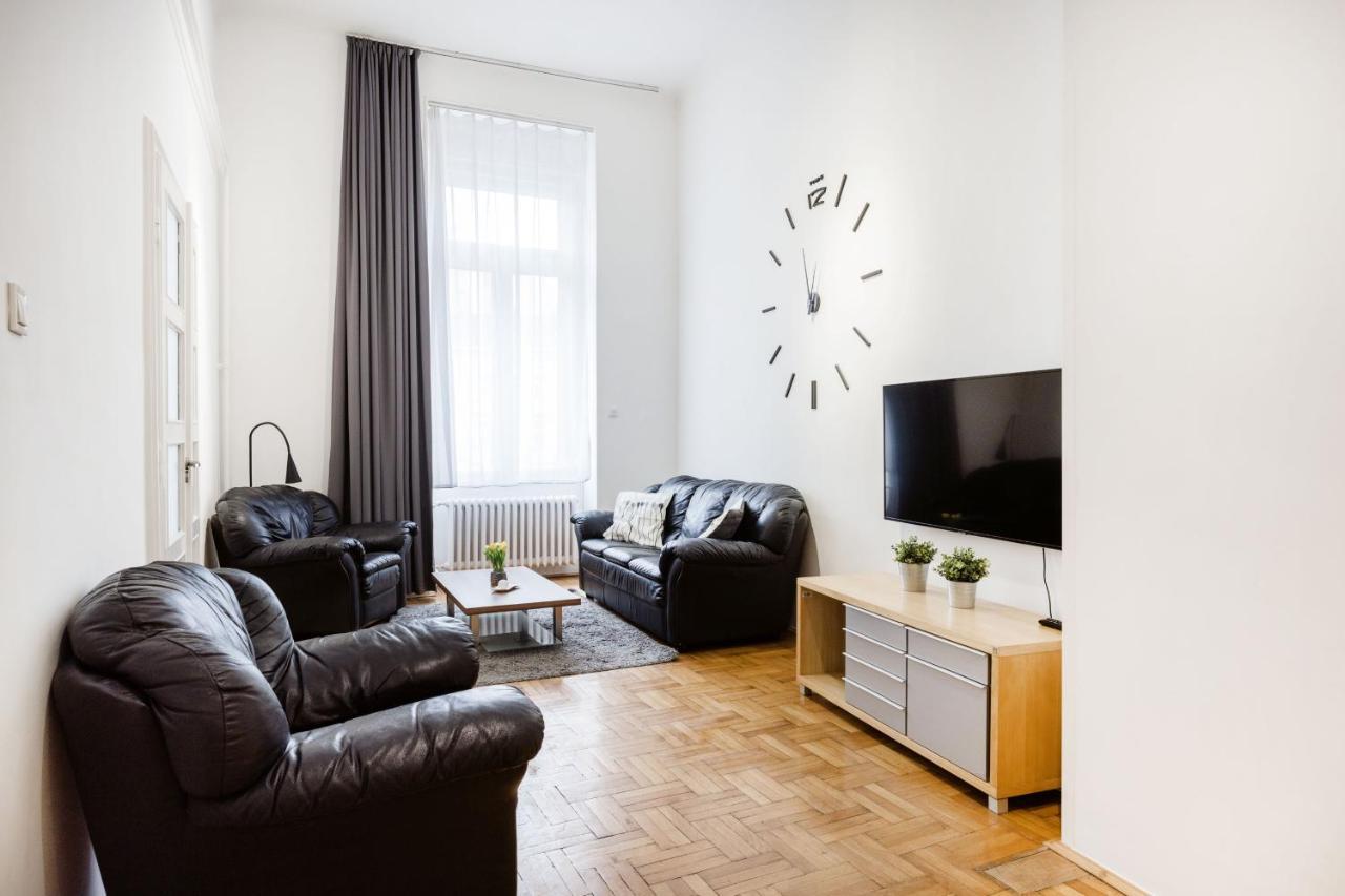 Elegant Apartment In Super Central Location Budapest Eksteriør billede