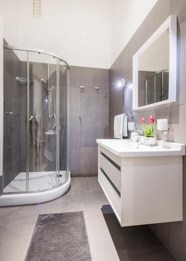 Elegant Apartment In Super Central Location Budapest Eksteriør billede